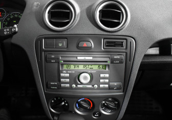 Подержанный автомобиль Ford Fusion 2008 года (15 фото)