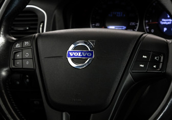 Подержанный автомобиль Volvo S60 2010 года (11 фото)