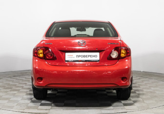 Подержанный автомобиль Toyota Corolla Sedan 2007 года (6 фото)