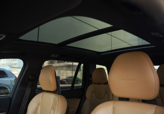 Подержанный автомобиль Volvo XC90 2020 года (31 фото)