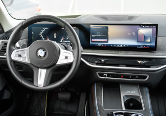 Подержанный автомобиль BMW X5 2024 года (15 фото)