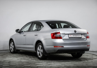 Подержанный автомобиль Skoda Octavia Liftback 2014 года (7 фото)