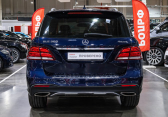 Подержанный автомобиль Mercedes-Benz GLE 2016 года (10 фото)