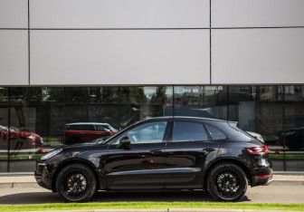 Подержанный автомобиль Porsche Macan 2016 года (9 фото)
