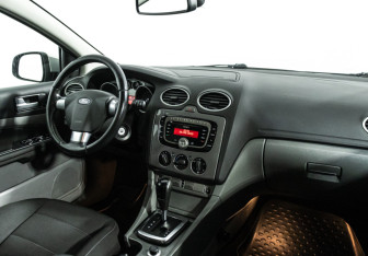 Подержанный автомобиль Ford Focus Sedan 2011 года (9 фото)