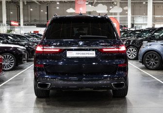 Подержанный автомобиль BMW X7 2019 года (9 фото)