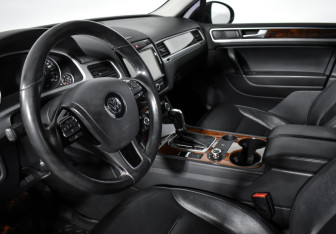 Подержанный автомобиль Volkswagen Touareg 2011 года (9 фото)