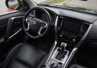 Подержанный автомобиль Mitsubishi Pajero Sport 2021 года (10 фото)