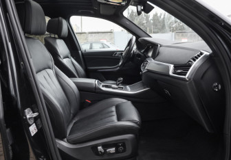 Подержанный автомобиль BMW X5 2020 года (32 фото)