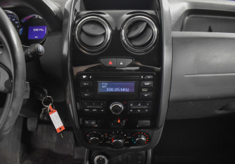 Подержанный автомобиль Renault Duster 2016 года (14 фото)