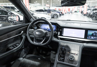 Подержанный автомобиль Geely Monjaro 2025 года (19 фото)