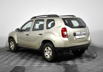 Подержанный автомобиль Renault Duster 2013 года (7 фото)