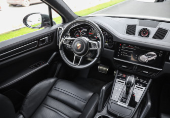 Подержанный автомобиль Porsche Cayenne 2021 года (13 фото)