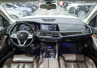 Подержанный автомобиль BMW X7 2020 года (18 фото)