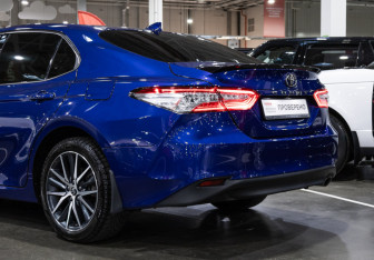 Подержанный автомобиль Toyota Camry Sedan 2021 года (15 фото)