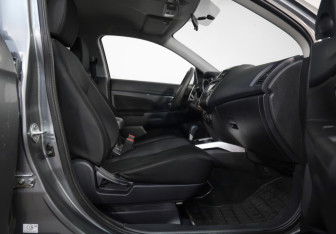 Подержанный автомобиль Mitsubishi ASX 2013 года (20 фото)