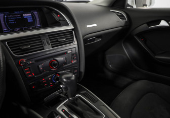 Подержанный автомобиль Audi A5 Coupe 2010 года (15 фото)