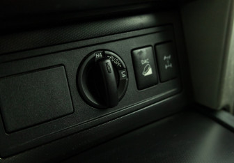 Подержанный автомобиль Toyota Land Cruiser Prado 2011 года (17 фото)