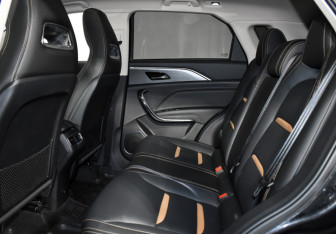 Подержанный автомобиль FAW Bestune T77 2023 года (13 фото)