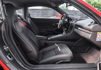 Подержанный автомобиль Porsche Cayman 2018 года (27 фото)