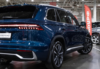 Подержанный автомобиль Geely Monjaro 2023 года (10 фото)