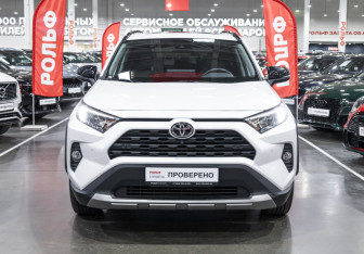 Подержанный автомобиль Toyota RAV4 2022 года (3 фото)