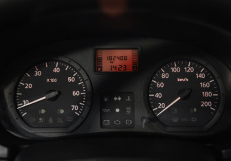 Подержанный автомобиль Renault Logan Sedan 2007 года (12 фото)