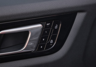 Подержанный автомобиль Porsche Cayenne 2019 года (27 фото)