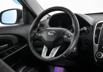 Подержанный автомобиль Kia Ceed Wagon 2010 года (14 фото)