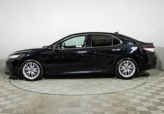 Подержанный автомобиль Toyota Camry Sedan 2018 года (8 фото)