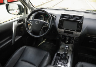 Подержанный автомобиль Toyota Land Cruiser Prado 2018 года (10 фото)
