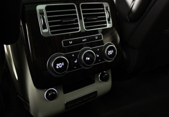 Подержанный автомобиль Land Rover Range Rover 2014 года (24 фото)