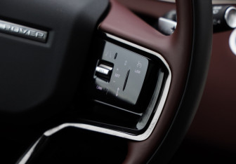 Подержанный автомобиль Land Rover Range Rover Evoque 2024 года (15 фото)