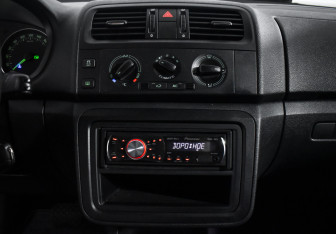 Подержанный автомобиль Skoda Fabia Hatchback 2010 года (15 фото)