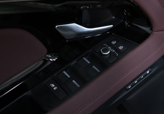 Подержанный автомобиль Land Rover Range Rover Evoque 2024 года (12 фото)