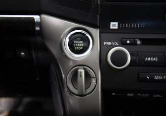 Подержанный автомобиль Toyota Land Cruiser Suv 2011 года (16 фото)