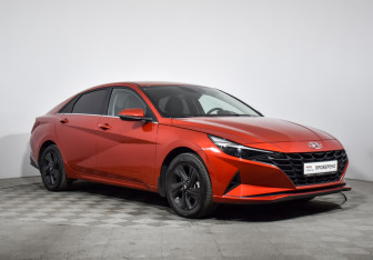 Подержанный автомобиль Hyundai Elantra Sedan 2022 года (3 фото)