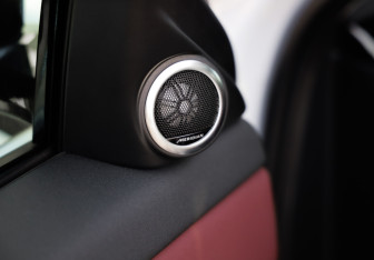 Подержанный автомобиль Land Rover Range Rover Evoque 2024 года (26 фото)