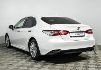 Подержанный автомобиль Toyota Camry Sedan 2018 года (7 фото)