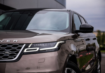 Подержанный автомобиль Land Rover Range Rover Velar 2018 года (2 фото)