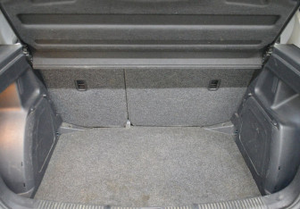 Подержанный автомобиль Skoda Fabia Hatchback 2011 года (15 фото)