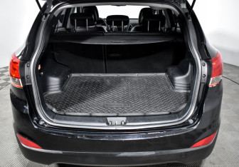 Подержанный автомобиль Hyundai ix35 2012 года (18 фото)