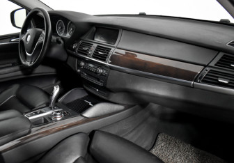 Подержанный автомобиль BMW X6 2013 года (13 фото)