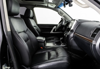 Подержанный автомобиль Toyota Land Cruiser Suv 2018 года (22 фото)