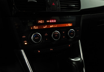 Подержанный автомобиль Mazda CX-5 2012 года (16 фото)