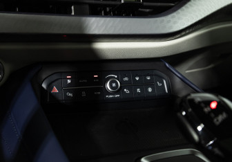 Подержанный автомобиль Haval F7x 2022 года (18 фото)