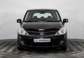 Подержанный автомобиль Nissan Tiida Hatchback 2010 года (2 фото)