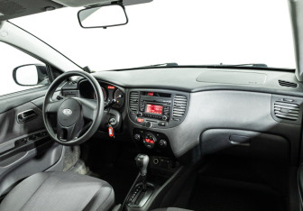Подержанный автомобиль Kia Rio Hatchback 2011 года (9 фото)
