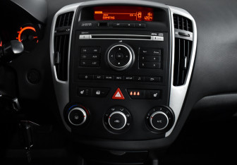 Подержанный автомобиль Kia Ceed Hatchback 2010 года (16 фото)