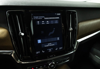 Подержанный автомобиль Volvo S90 2017 года (19 фото)